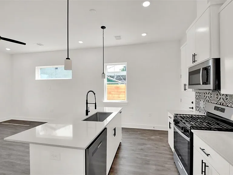 7603 Carver Ave — Photo 26