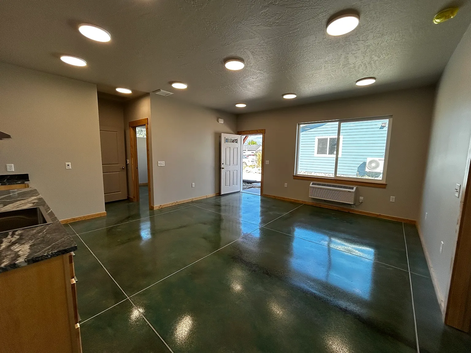 2 bed, 840 sqft, $1,750 — Photo 3
