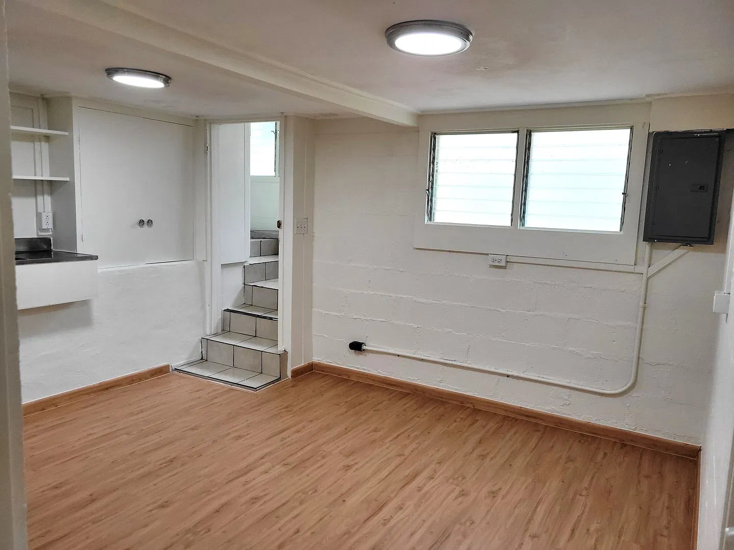 Metcalf Street Duplex home- lower level unit — Photo 3