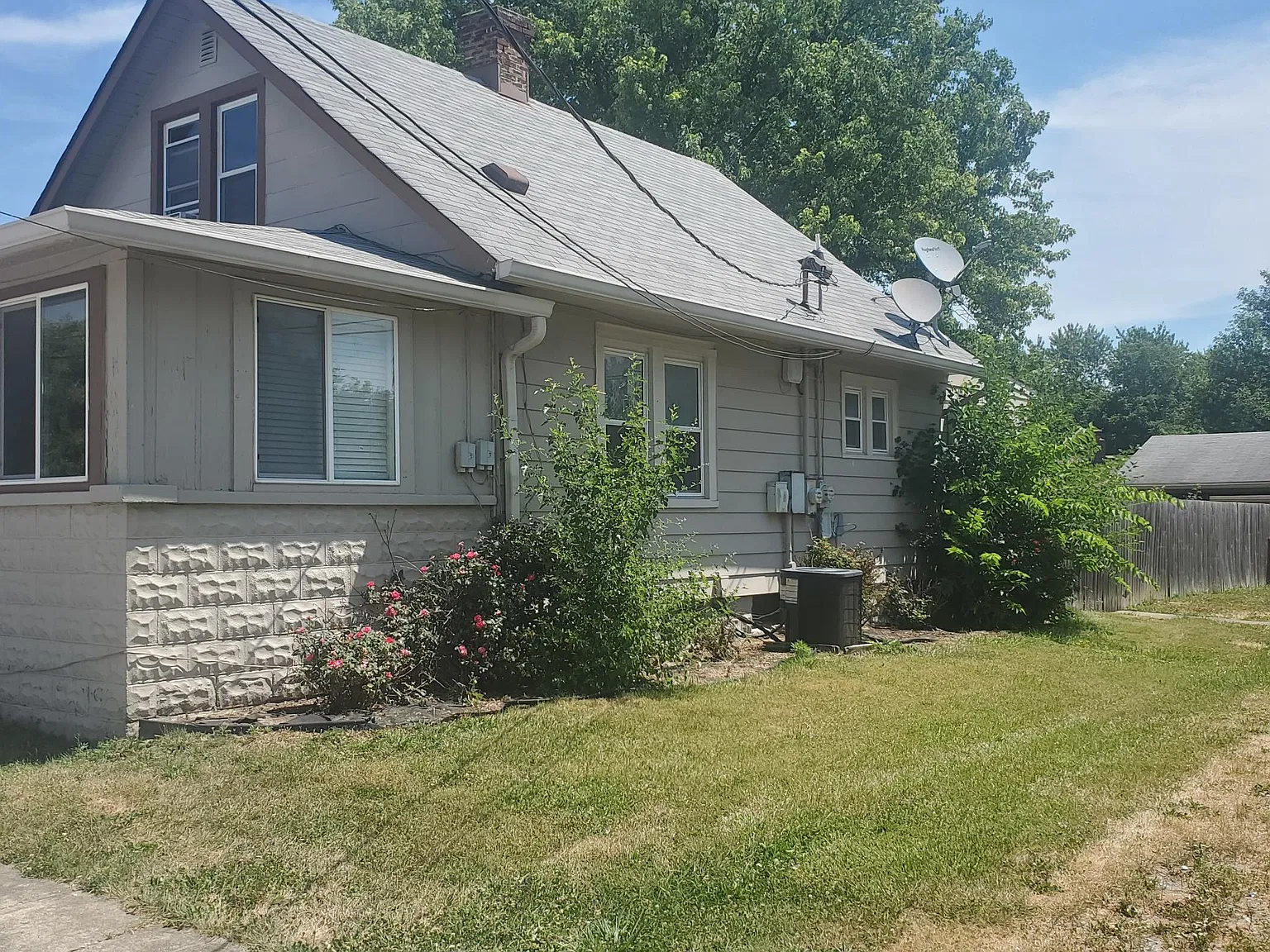 2 bed, 1.5 bath, 1400 sqft, $1,200 — Photo 2
