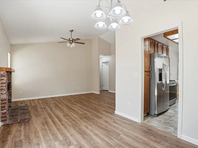 604 Hovey Way — Photo 9