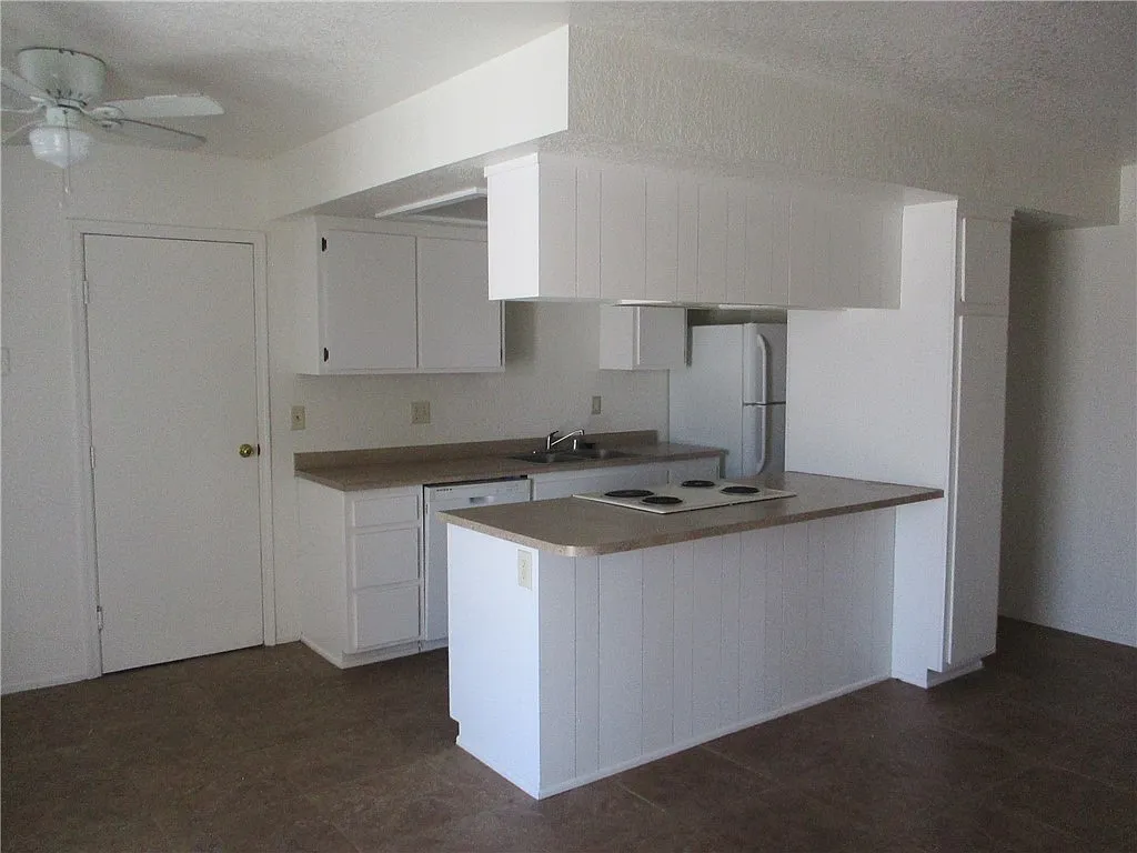 2 bed, 1.0 bath, 900 sqft, $1,100 — Photo 4