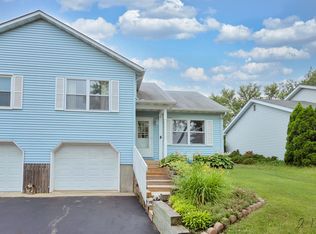 878 Carol Ave, Woodstock, IL 60098