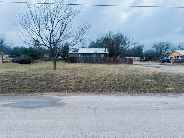 N Pearl St, Comanche, TX 76442