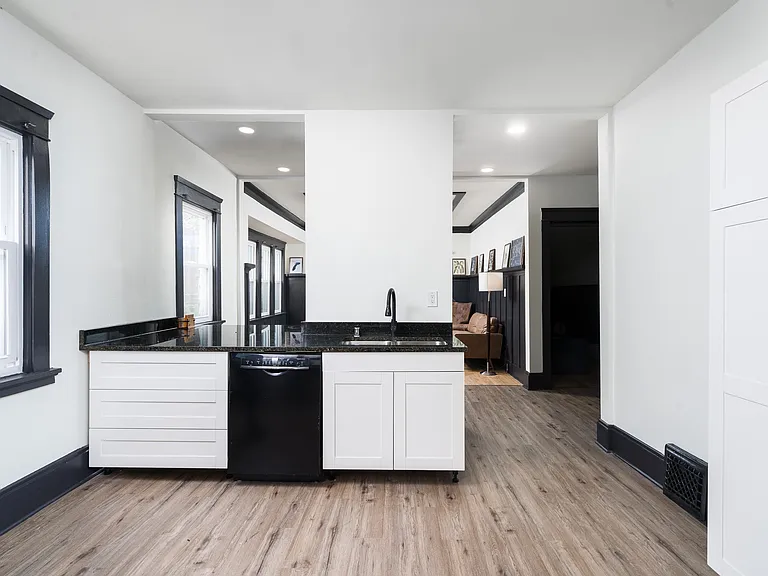 2914 N Bartlett Ave — Photo 9