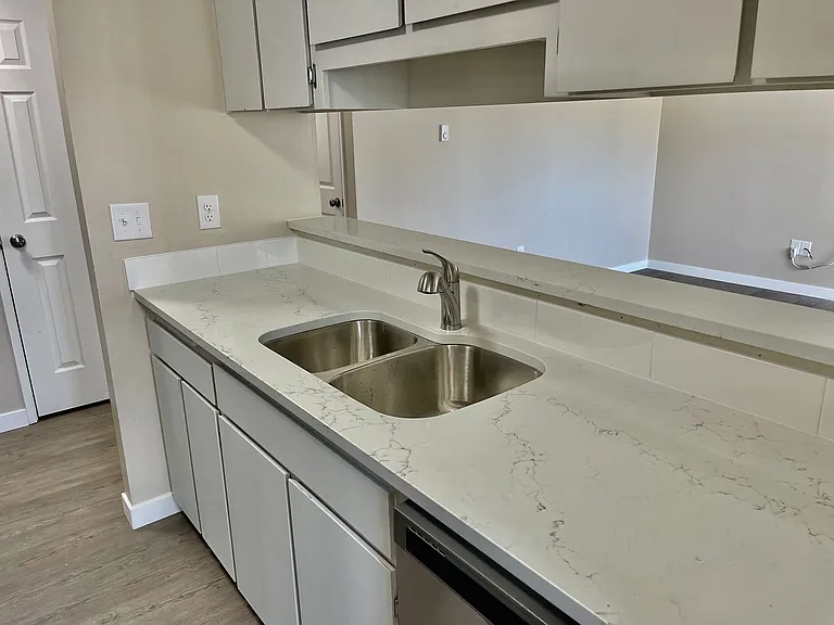 3304 N Lincoln St — Photo 3
