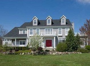 6 Rockdove Ln, Orchard Park, NY 14127