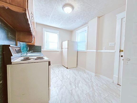 5th image of 108 E 6th St #3
