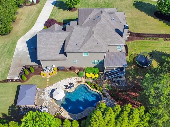 5725 Sunburst Dr, Powder Springs, GA 30127