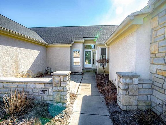 2nd image of 2517 E Vi Lilly Cres