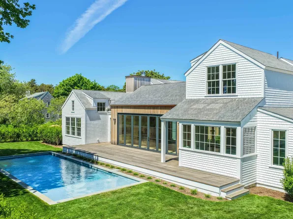 2 Lexington Avenue, Edgartown, MA 02539