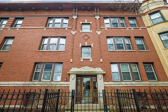 1st image of 809 W Belle Plaine Ave #205