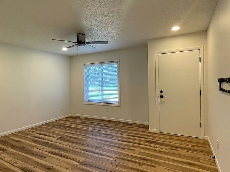 131 N Fairwood Ave — Photo 12