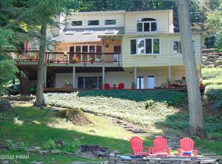 138 Waterfront Dr, Greentown, PA 18426