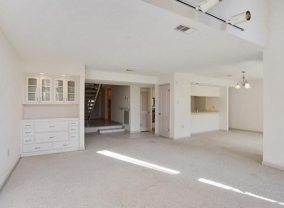 4th image of 4 S Court Villa Dr #4
