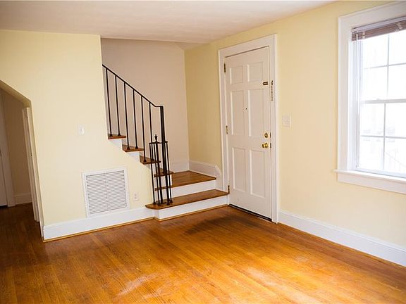 3rd image of 2620 Somme Ave