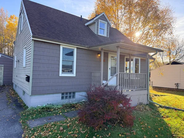 902 E 9th Ave, Sault Sainte Marie, MI 49783