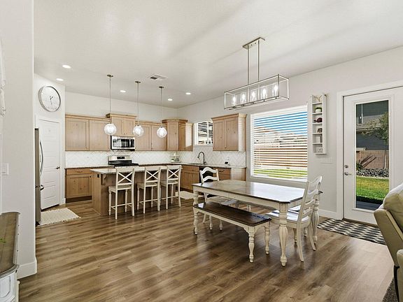 4th image of 3071 S Olivewood Ln