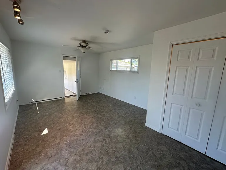 6824 Waveland Ave — Photo 15