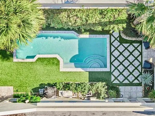 8428 Poinciana Pl, Indian River Shores, FL 32963