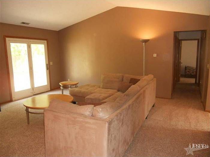 2nd image of 4009 Castell Dr