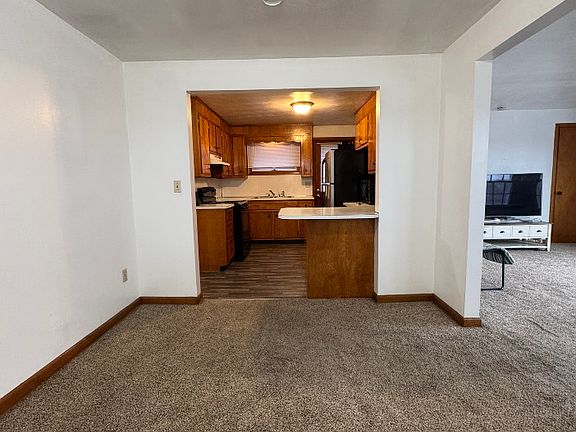 4th image of 16 Grove St