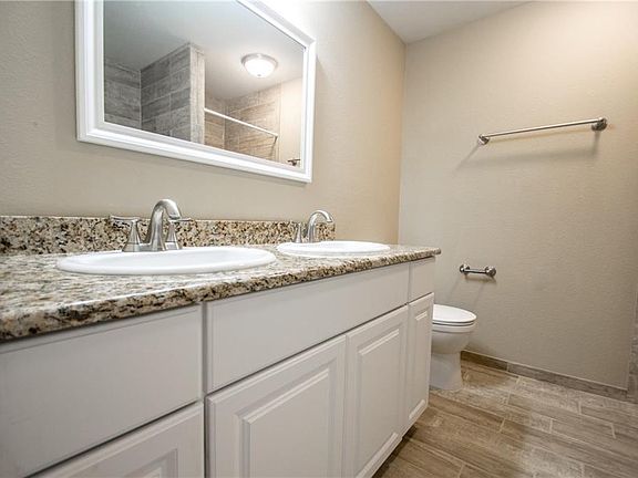 4th image of 225 Hilltop Dr