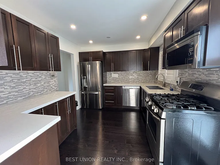41 Lavina Cres — Photo 7