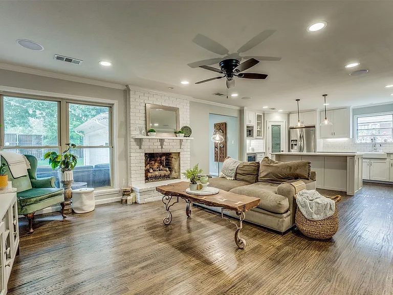 6711 Kingsbury Dr — Photo 10