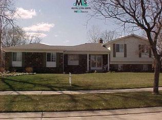 4801 Heatherbrook Dr, Troy, MI 48098