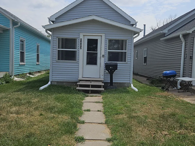 1427 Lincoln St — Photo 1
