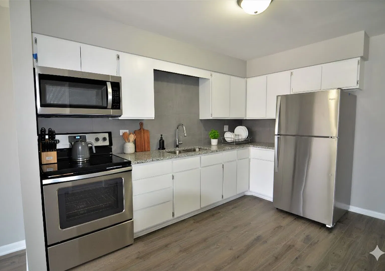 Newly Remodeled 1 Bedroom in Quiet Location — Photo 3