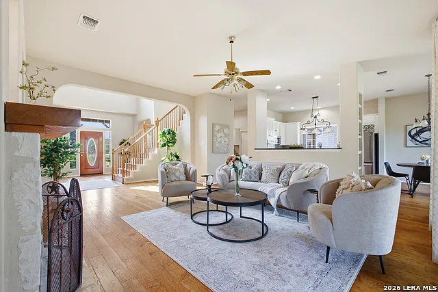 5 bed, 2.5 bath, 3885 sqft, $3,250 — Photo 4