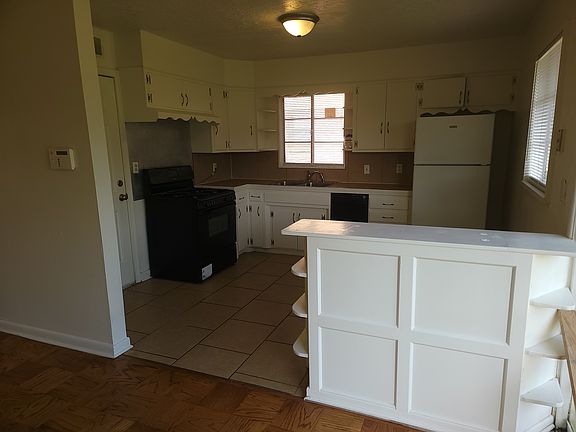 5th image of 1305 Garland Dr