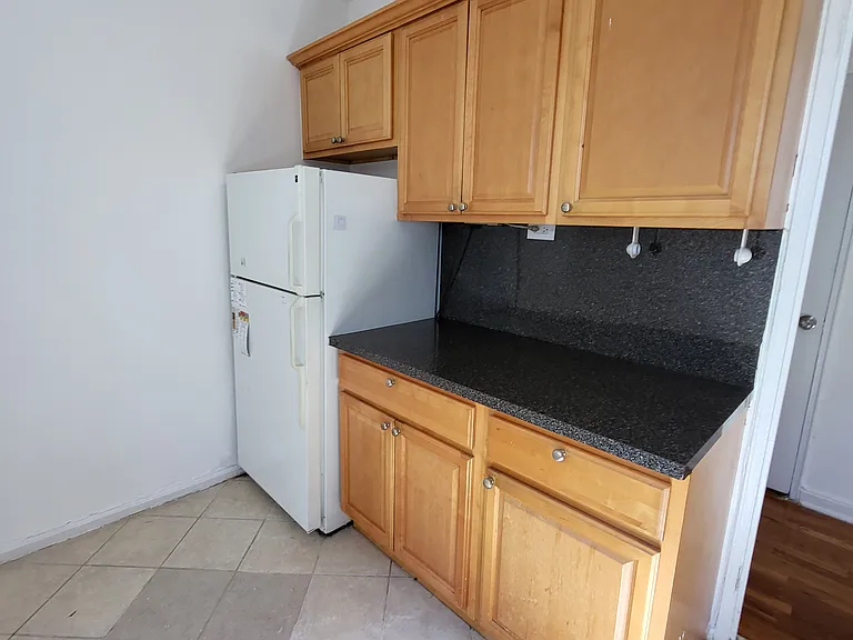 1275 E 5th St #3G — Photo 9