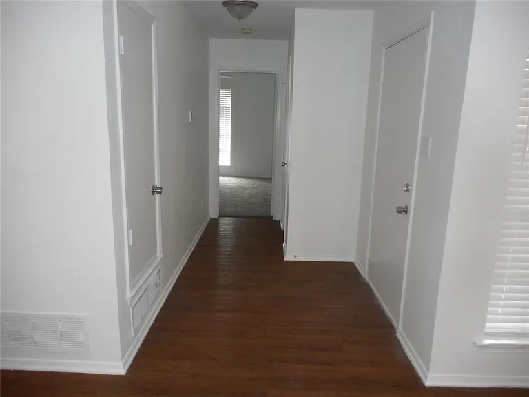 900 Milby Rd — Photo 16