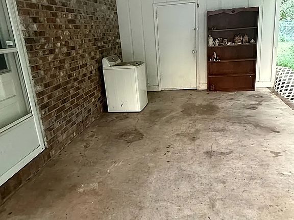 5th image of 2615 Lane St