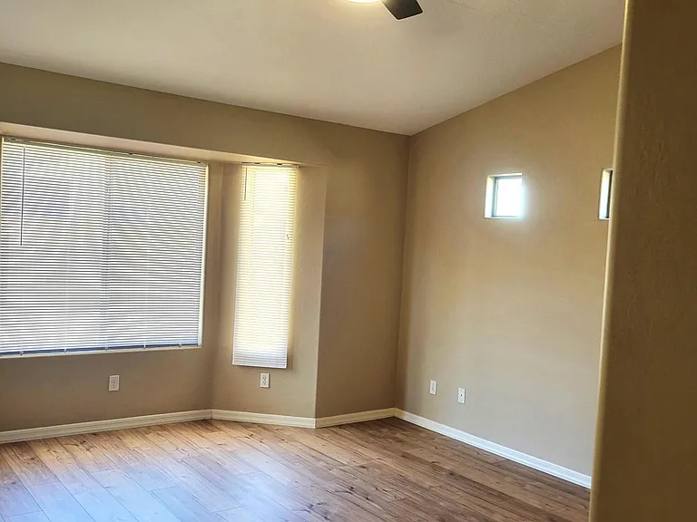 809 W Desert Valley Dr — Photo 6