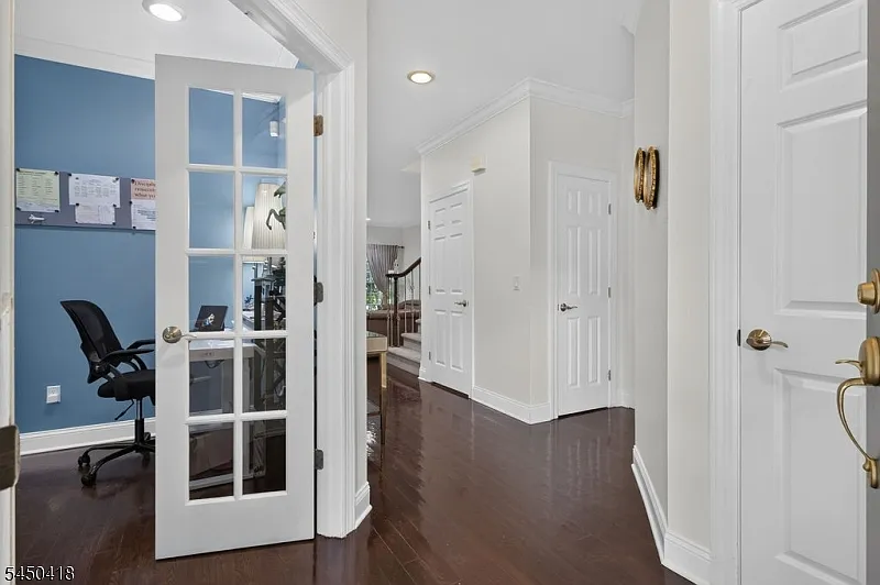 3 bed, 3.5 bath, 3100 sqft, $5,850 — Photo 4