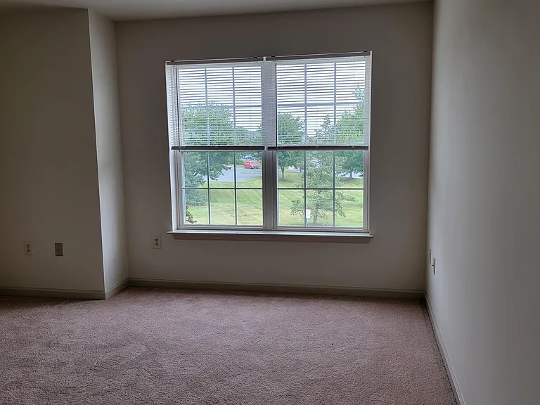 2097 Shady Oak Dr — Photo 11