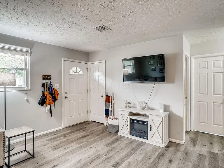 5167 Longview Dr — Photo 4