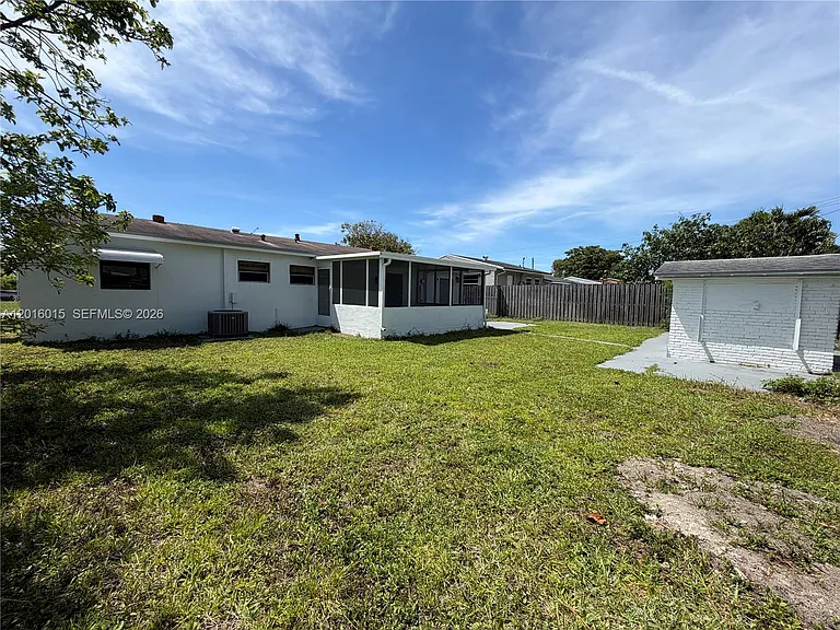 1740 SW 47th Ave — Photo 20