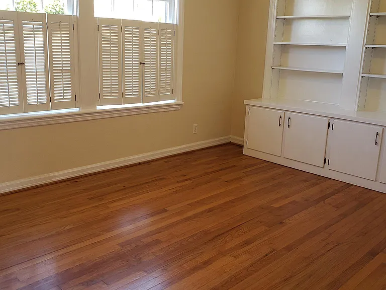 303 S Bonita Ave — Photo 7