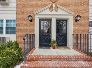 26 Layton Ave APT 8, Southampton, NY 11968