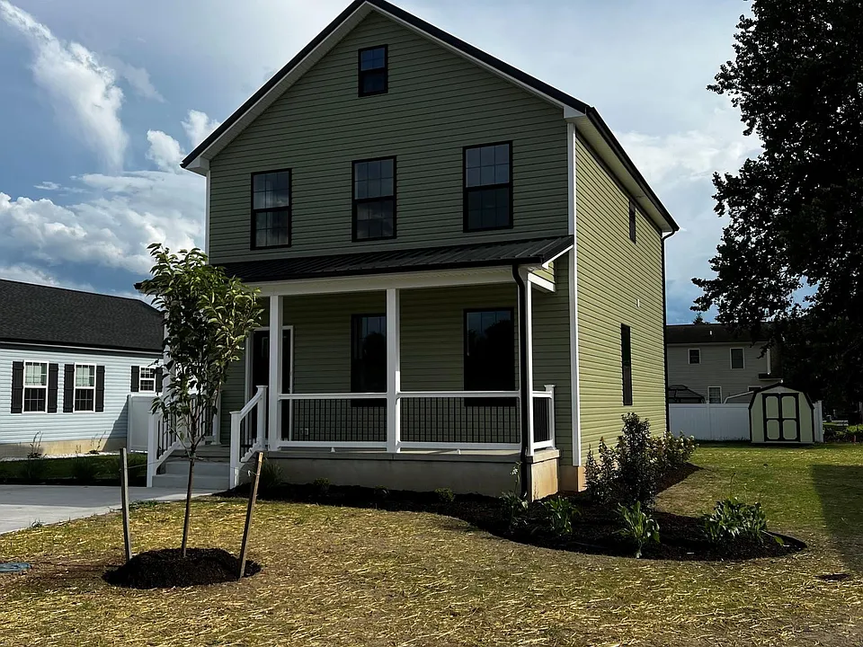 232 E North St