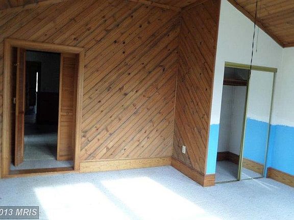 5th image of 210 Shenandoah Ave