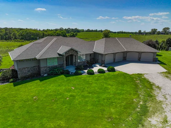 3211 N 49th St, Norfolk, NE 68701