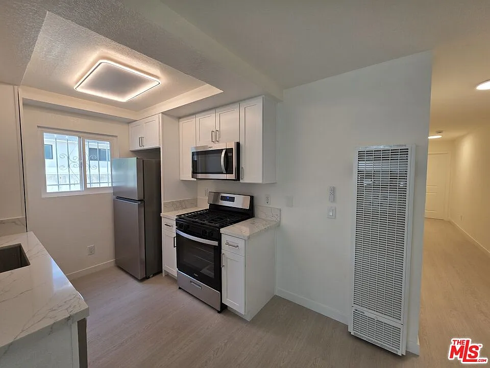 2 bed, 1.0 bath, 900 sqft, $2,700 — Photo 4