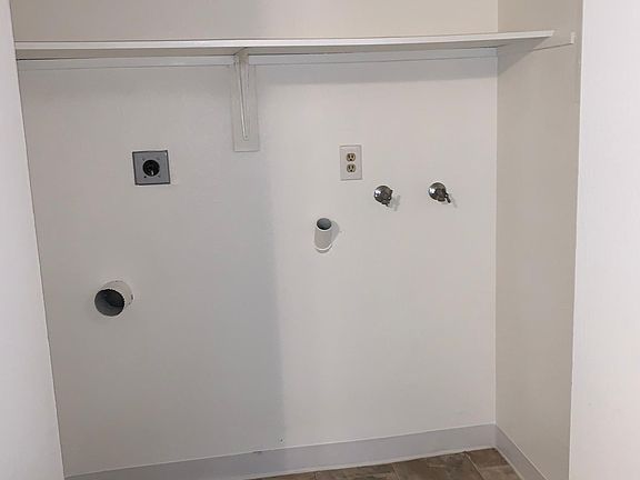 2nd image of 185 Tabor Ave #2