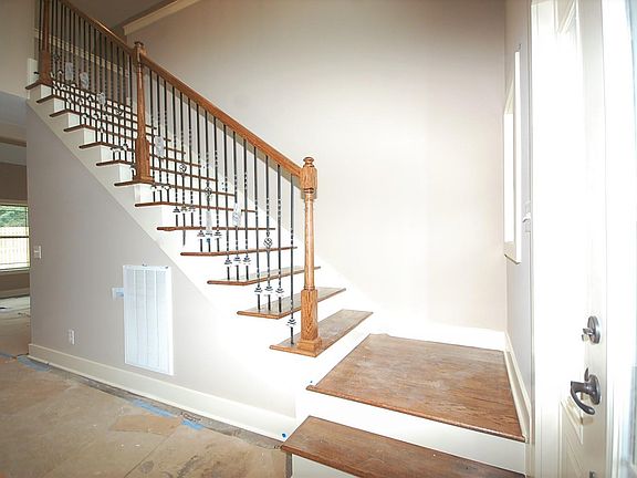 2nd image of 714 Pebble Point Rd